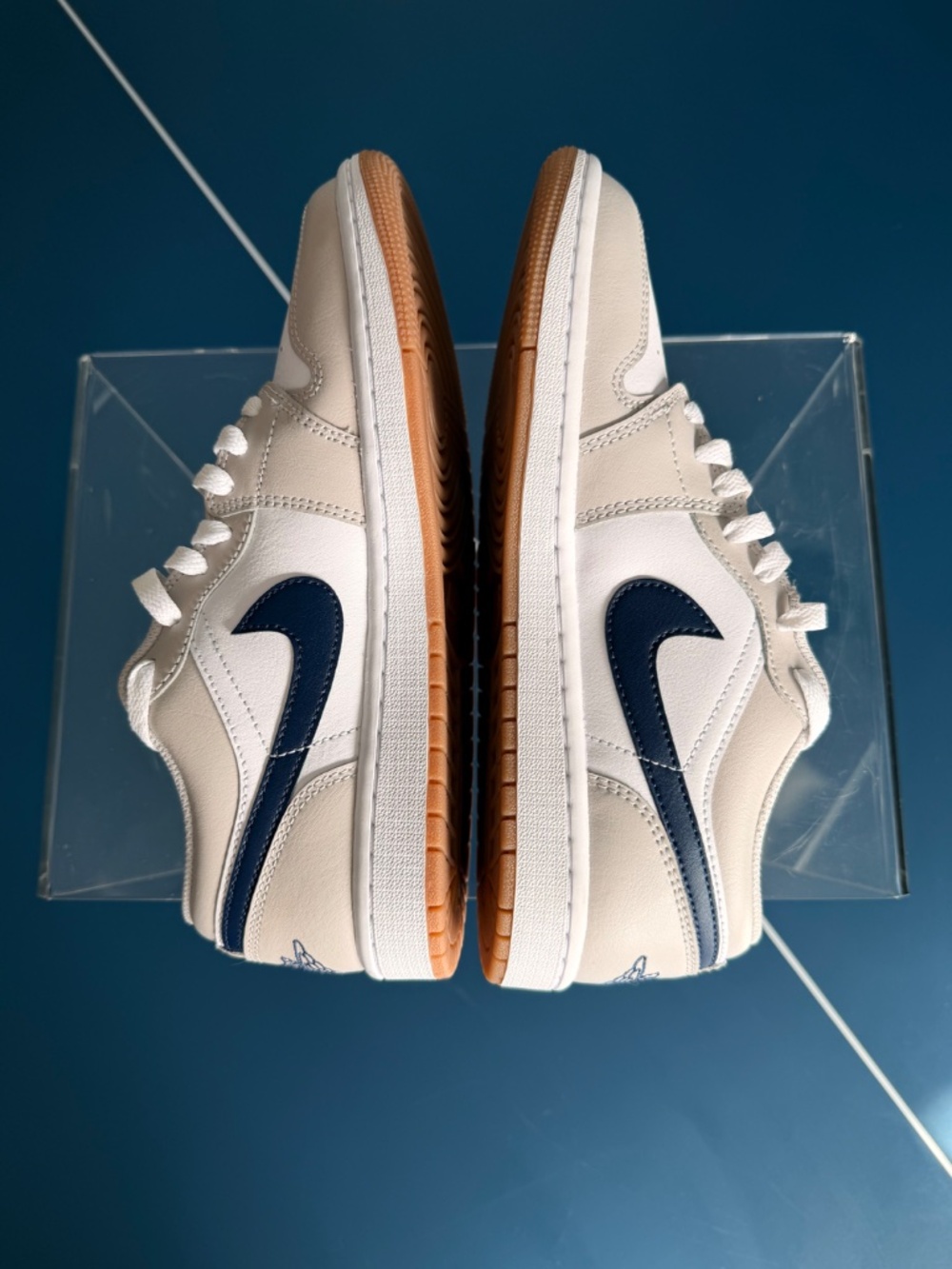 Air Jordan 1 Low sneakers, US Men's Size 7.5 or Women's Size 8.5 - Picture 2 of 11